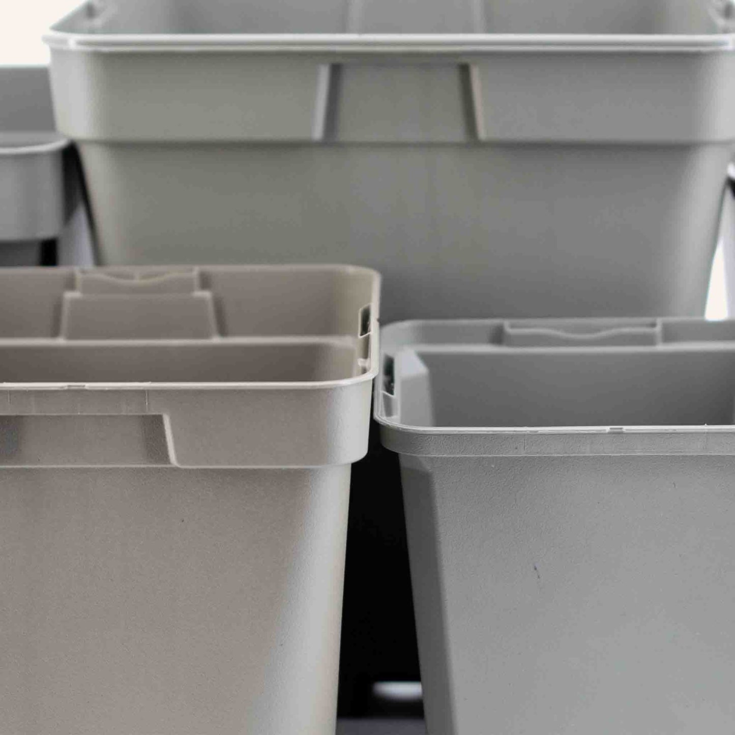 Pot carré gris